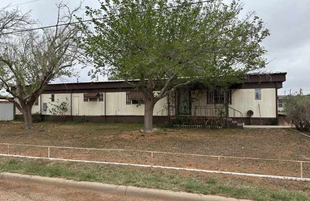 312 SW Ave D - 312 Southwest Avenue D, Andrews, TX 79714