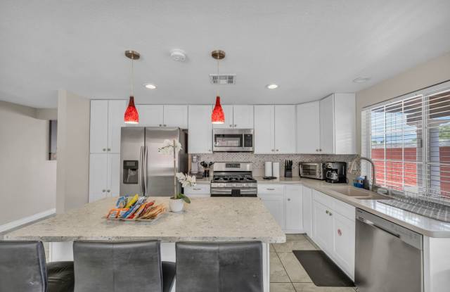 3 Bed FULLY FURNISHED Pool Home photos photos
