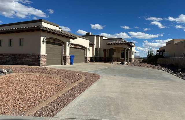 Stunning Luxury Home with Private Pool & Hot Tub! Gallery 1