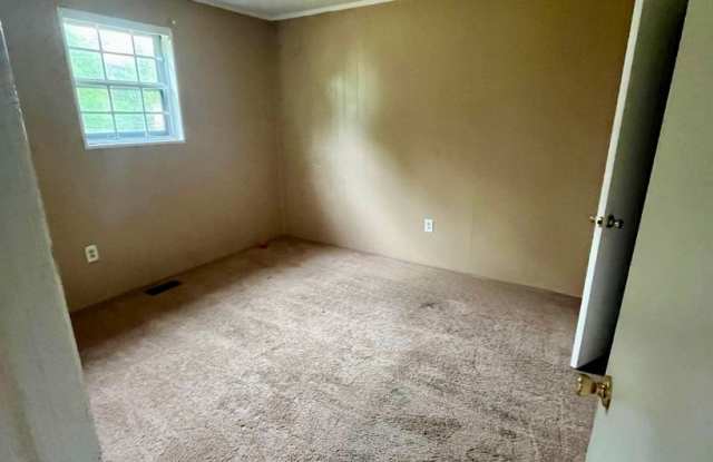 4 Bed/2 Bath Home Gallery 4