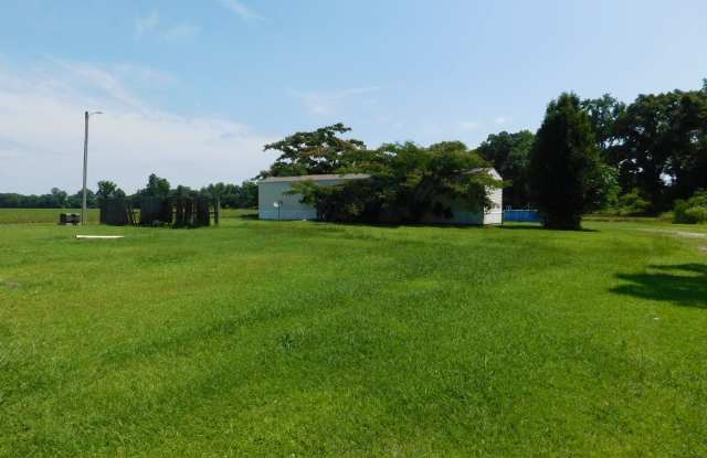 114 Prentiss Riggs Road - 2 Bedroom Single Wide Mobile Home located on large private lot in Cove City! - 114 Prentiss Riggs Road, Craven County, NC 28523