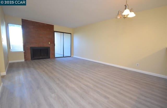 1391 Monument Blvd photos photos