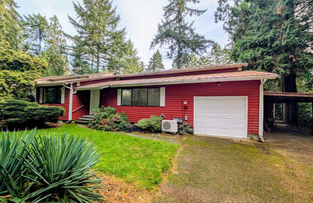Corner Lot Triplex Unit in Gig Harbor, Available Now! Space for EVERYTHING! - 5114 Hunt Street, Artondale, WA 98335