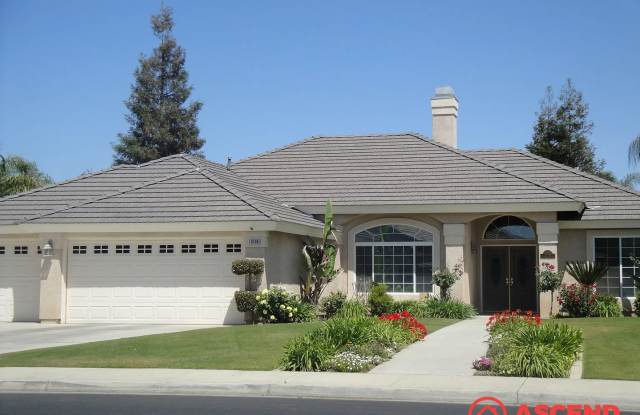 Spacious 4 Bed / 2 Bath Home in HOA Community with Gardening Included photos photos