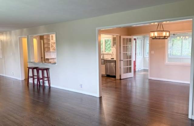 524 Hillsboro Pkwy Gallery 4