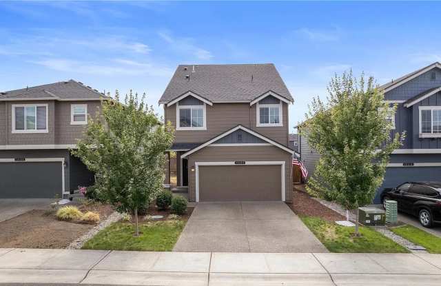 Spacious 4-Bed Home In Puyallup! Apply Today! photos photos