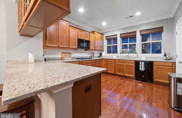 852 REGENTS SQUARE photos photos