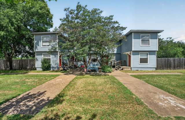 Spacious 4-Bedroom Home with Brand-New Flooring + 2 Weeks FREE in Lago Vista! photos photos Spacious 4-Bedroom Home with Brand-New Flooring + 2 Weeks FREE in Lago Vista! photos photos