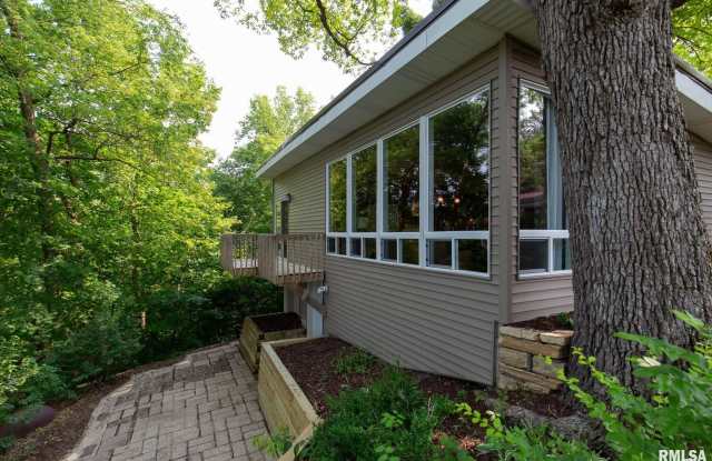 4640 5TH Avenue - 4640 5th Avenue, Moline, IL 61265