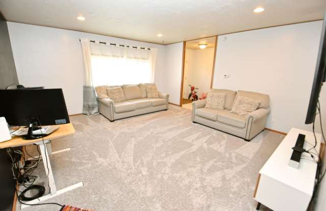 Updated ranch style home in Twyckenham Hills Gallery 4