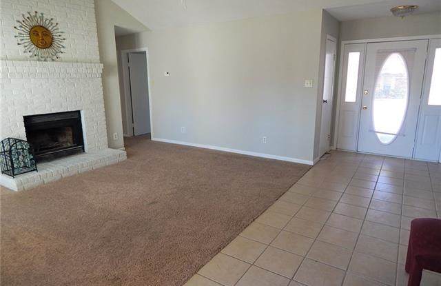 911 REDCEDAR WAY Drive Gallery 3