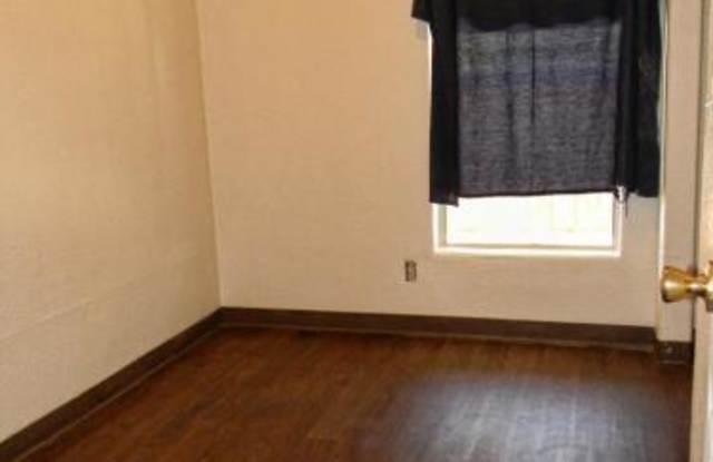 1827 Gardenia Avenue Gallery 3