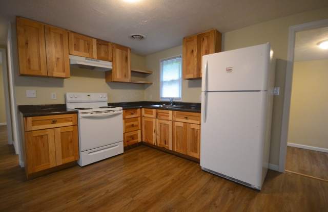 2 Bed 1 Bath 900 SQFT Home in Bolivar! Call Quick! photos photos