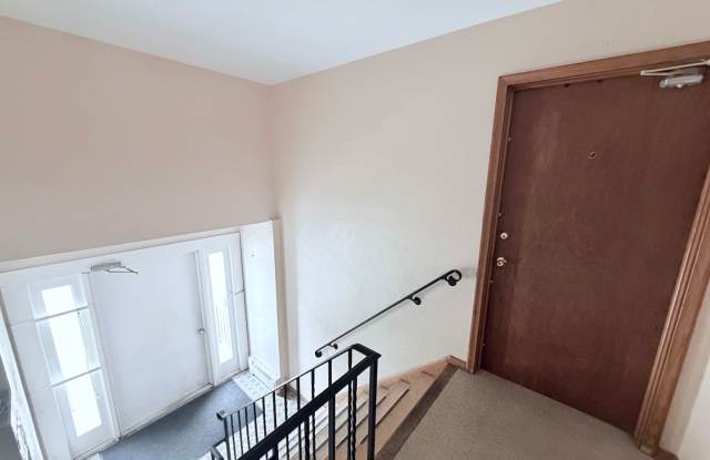 Updated 2-Bedroom NE Minneapolis Apartment with/ Off-Street Parking! Gallery 3