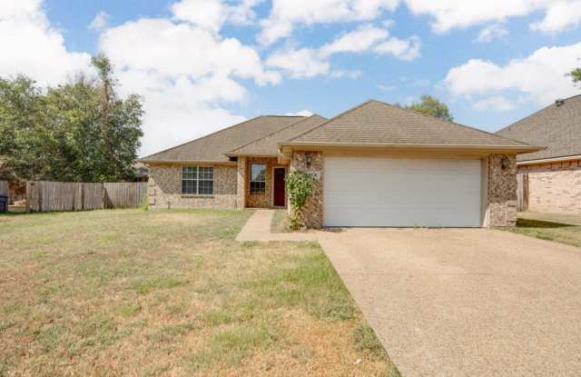IMMEDIATE MOVE IN!  Adorable 4 Bedroom 2 Bathroom Home Gallery 3