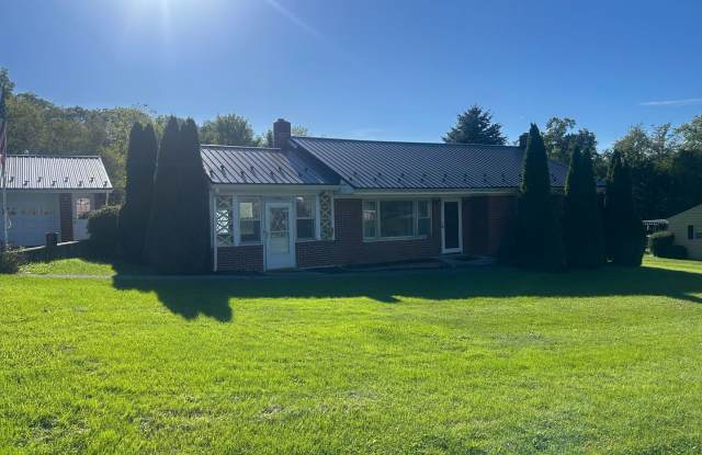 3 bedroom, 1 bath house Gallery 1
