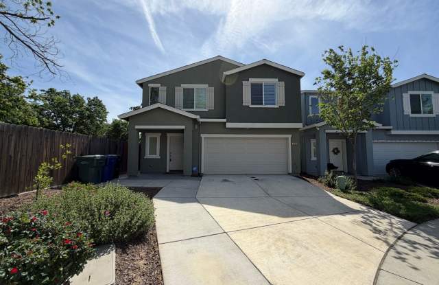 Sunny  Sparkling Two Story Home with 3 Bedrooms  2½ Bathrooms. photos photos