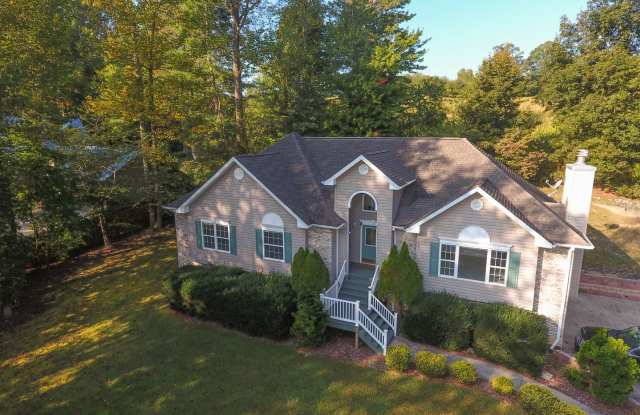 4 Bed/2.5 Bath Home - Mowing, Trash  Internet Incd. photos photos