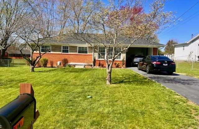 Nice 3 bedroom/1.5 bath home for rent in E. Morristown, Tennessee - 326 Redwood Street, Morristown, TN 37813