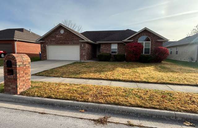 4 Bed 2 Bath Home in Nixa!! - 772 South Pinehurst Street, Nixa, MO 65714