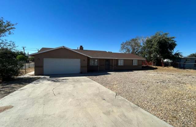 Spacious 4-Bedroom Home on a Large Lot in Hesperia Gallery 1
