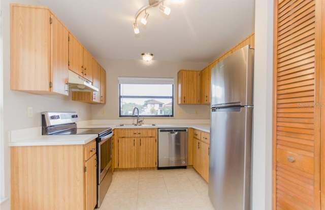 472 HUNTER CIRCLE Gallery 2