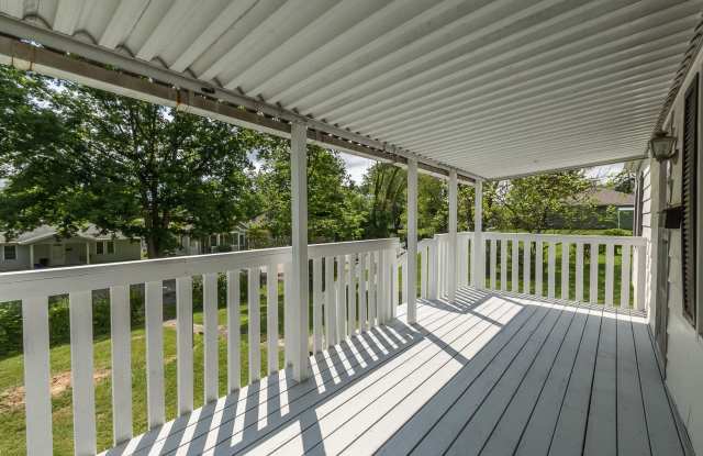 **August 2027** Spacious Home with Garage & Large Backyard!! 3 Bed, 2 Bath!! Gallery 2