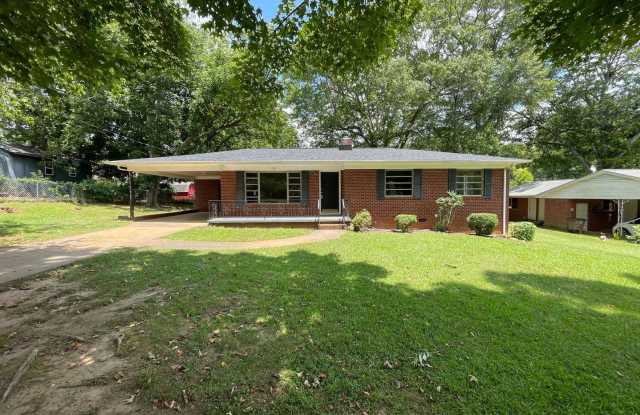 3 bedroom 1.5 bath house available! Large yard! photos photos