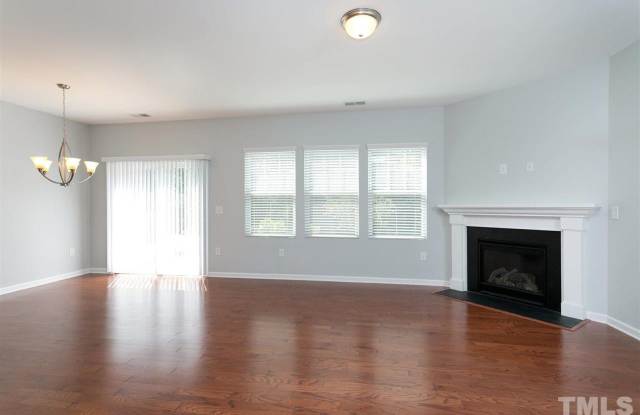 3 Bedroom 2.5 Bathroom Townhome Home w/ Open Floorplan and a 2 car Garage in the heart of Morrisville Gallery 4
