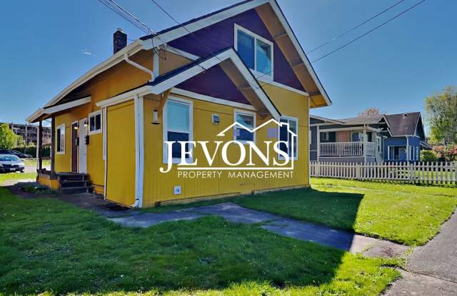 1-bedroom apartment located near Auburn Station and Walmart with on-site laundry available Gallery 1