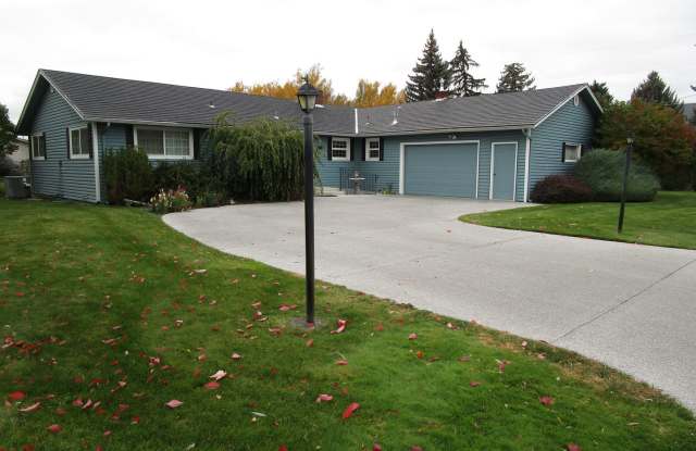2 Bedroom Fully Furnished House, Move In Ready Now! Landscaping Provided! photos photos