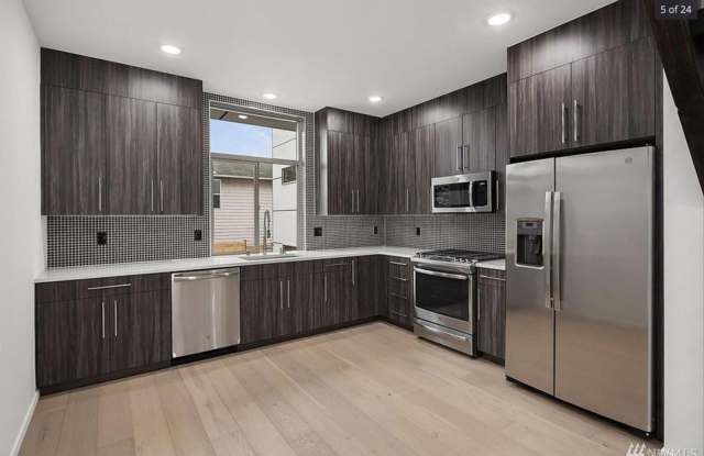 Updated West Seattle 3BR Townhome with Rooftop Deck! photos photos Updated West Seattle 3BR Townhome with Rooftop Deck! photos photos