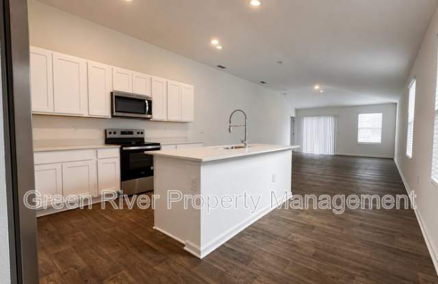4285 Hemlock St Gallery 3