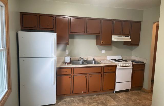 255 32nd Street Northwest - 4 - 255 32nd Street Northwest, Cedar Rapids, IA 52405