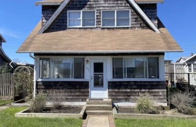 649 Ocean Breeze - 649 Ocean Breeze, Ocean Beach, NY 11770