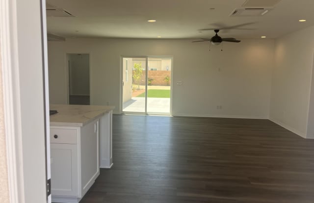 67105 Mission Drive Gallery 4