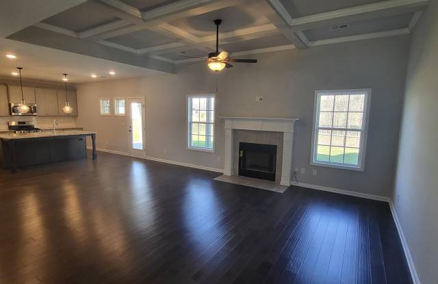 Inviting 5 Bedroom 3 Bath Beautiful Rental Gallery 3