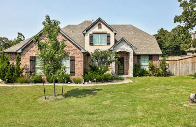 Spacious Country Retreat in Choctaw – Modern Comfort on Expansive Acreage! Gallery 1