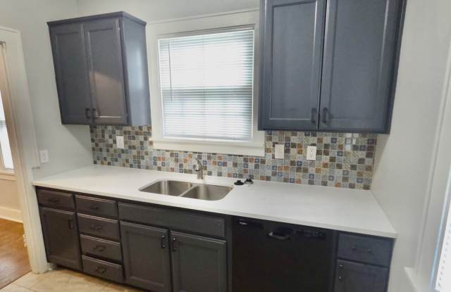 Awesome 4 bedroom 2 bathroom home located in the heart of Manhattan. Gallery 4