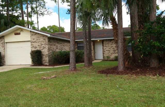 Charming 2-Bedroom, 2-Bath Single Family Home with Garage photos photos