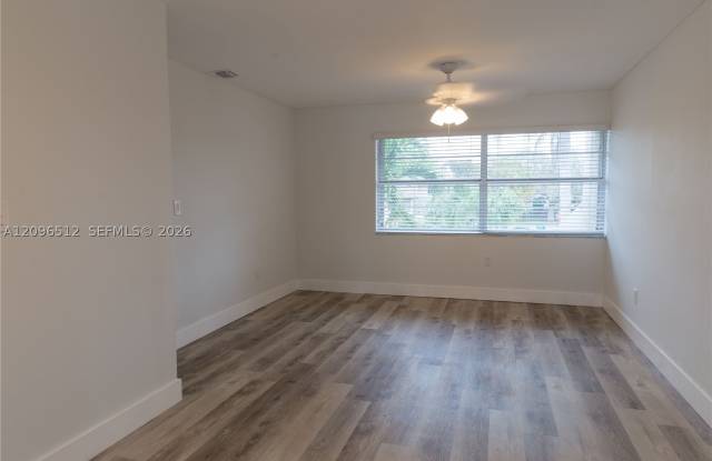 11140 SW 70th Ter Gallery 4