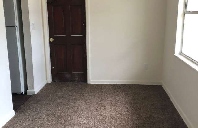 14904 N Boulevard Gallery 4