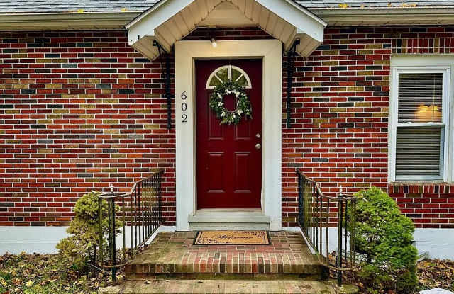 602 E Maple St photos photos