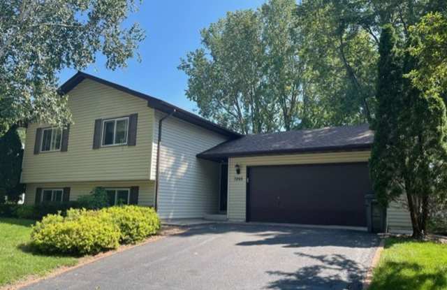 Beautiful, Well-maintained 3 Bed/2 home! Available NOW! - 7295 Hunters Run, Eden Prairie, MN 55346
