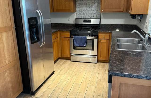 Great 3 bedroom / 2 bathroom Condo in Riverside Gallery 3