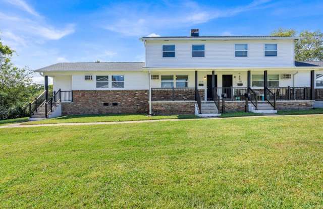 Oak Ridge 37830 - 2 bedroom 1 bath Quadplex - Contact Chad Weeks (865) 567-6193 - 157 Tacoma Road, Oak Ridge, TN 37830 Oak Ridge 37830 - 2 bedroom 1 bath Quadplex - Contact Chad Weeks (865) 567-6193 - 157 Tacoma Road, Oak Ridge, TN 37830