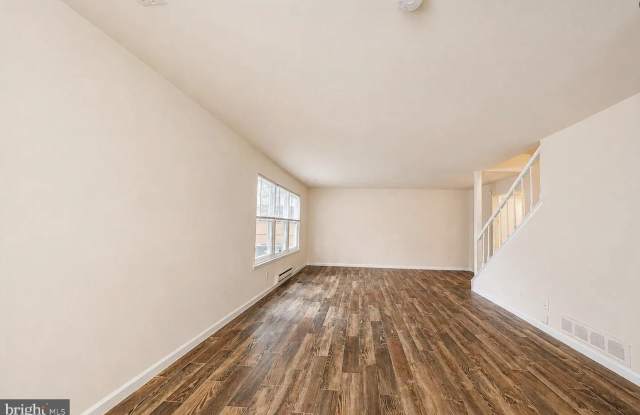 205 CHAUCER Court Gallery 4