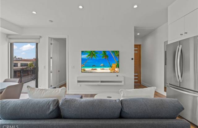 804 E Balboa Boulevard - 804 East Balboa Boulevard, Newport Beach, CA 92661
