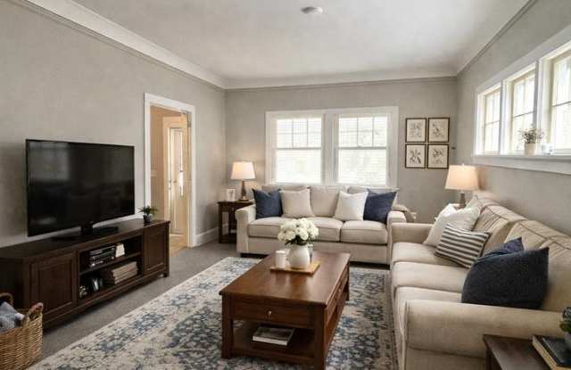 AVAILABLE JUNE $250 OFF FIRST MONTHS RENT - 6 Bed 2.5 Bath. photos photos