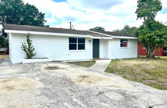 Newly Renovated 3/1 Home Close to Downtown Ft Myers photos photos